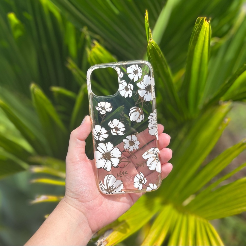 Used Velvet Caviar White and Gold iPhone 13 Case